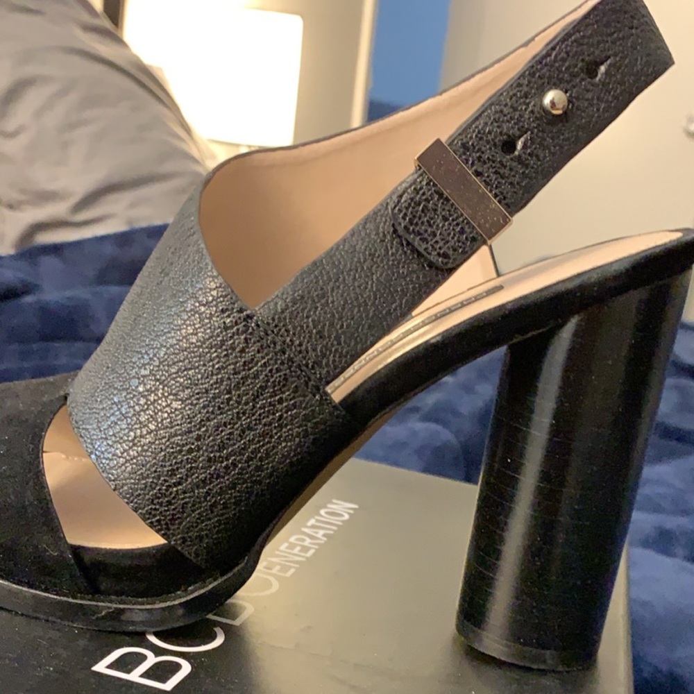 Size 8, BCBG in box, Gently Worn, pumps!